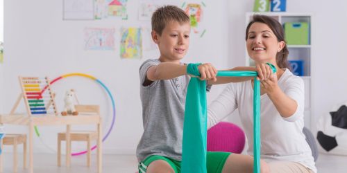 Sesión de fisioterapia pediátrica